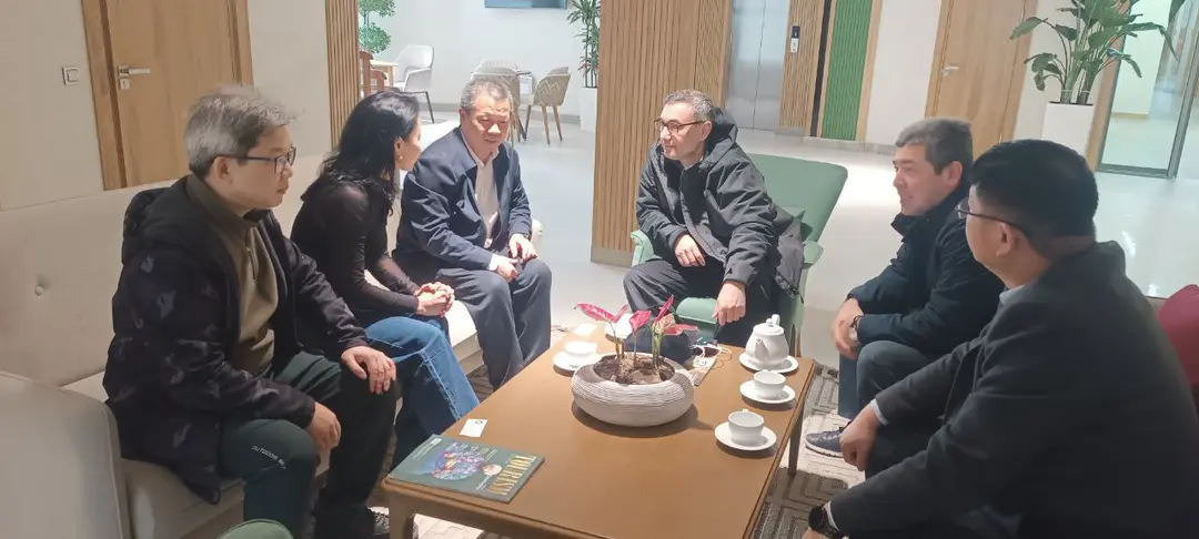 "O'zenergosotish" AJ boshqaruvi raisi Jahongir Obidjonov xizmat safari bilan Jizzax va Navoiy viloyatlarida bo'lib, hududlarda amalga oshirilayotgan yirik energetika loyihalari bilan yaqindan tanishdi